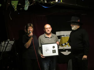 Terry Pratchett presenting an award to The Bear pub