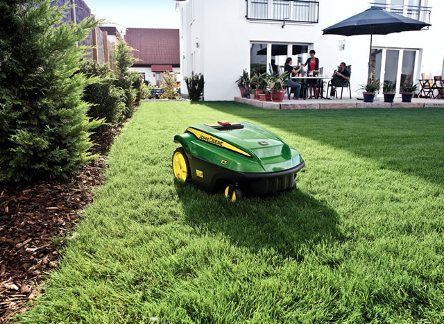 John Deere TANGO E5 robotic lawnmower