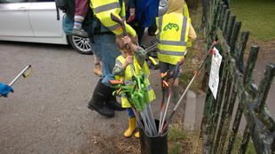 Participants equiping themselves with litter-pickers and high-vis jackets