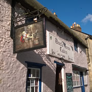 Uncle Tom's New Sign References Discworld's Most Famous Pub