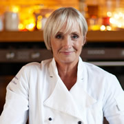 Charlton Horethorne welcomes TV chef Lesley Waters