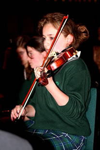 Aleks Carlyon in action on violin