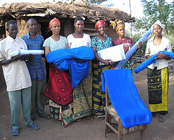 Newly established tailoring group exhibiting various wares