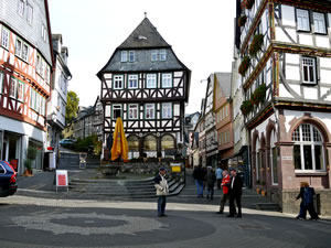 Bad Salzig village square
