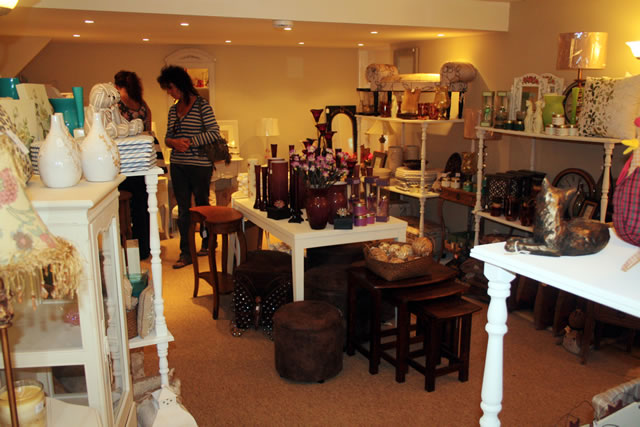 Rear display room