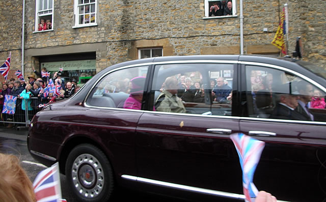 Crowds cheering Queen Elizabeth