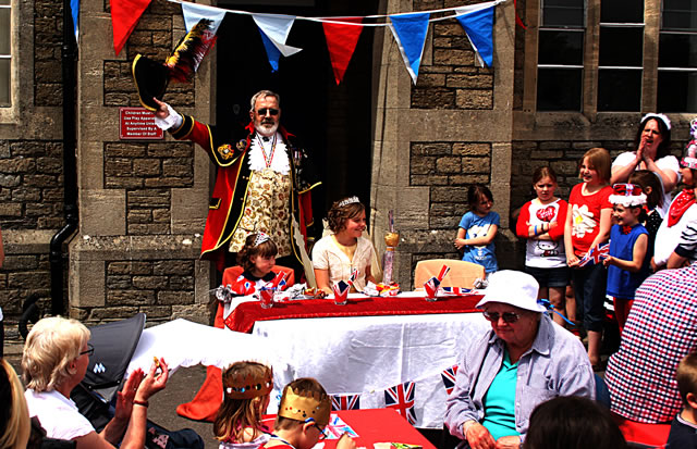 Town Crier welcomes the Queen