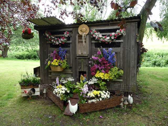 A hen coop decorated with flowers
