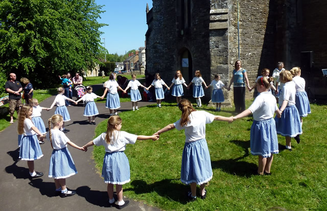 Wincanton Primary School Country Dancers performing