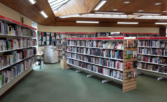 Wincanton Library book shelves
