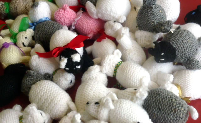 Knitted sheep