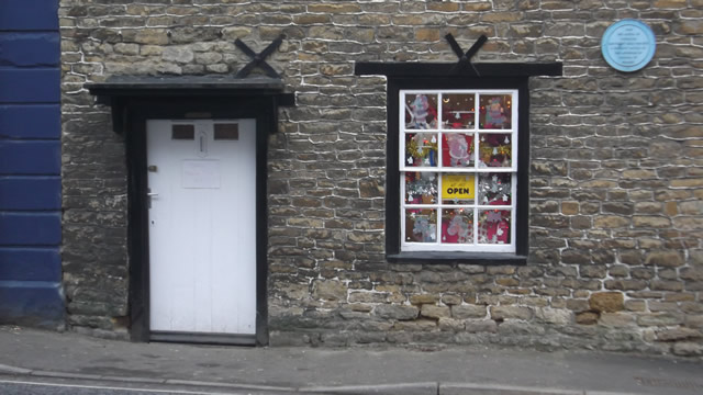 Babes2Teens shop front, on Wincanton High Street, next to The Dolphin