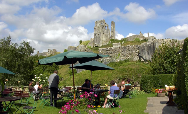 Corfe Castle from a local beer garden