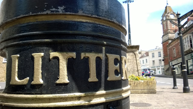 A litter bin outside Wincanton Post Office, Market Place