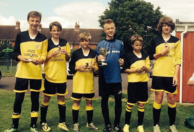 The winning squad who played and won in yellow and black.