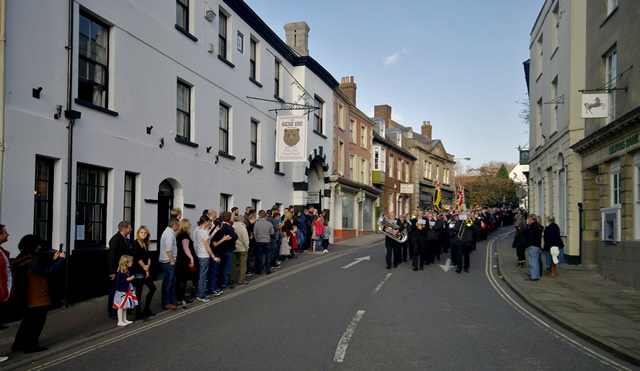 A good reception from the public, lining the streets