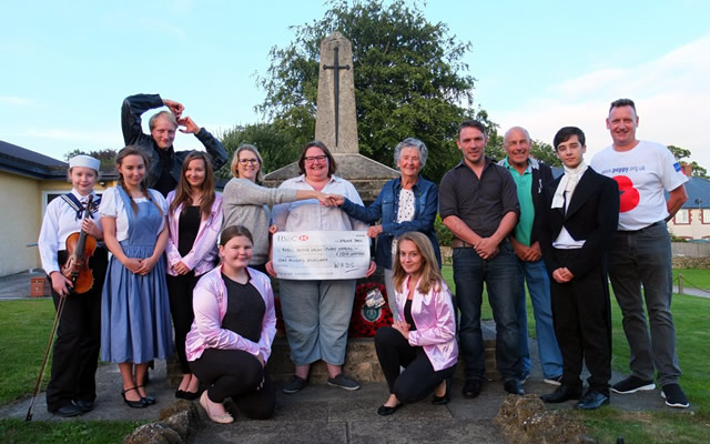 Wincanton Amateur Dramatics Society cheque presentation