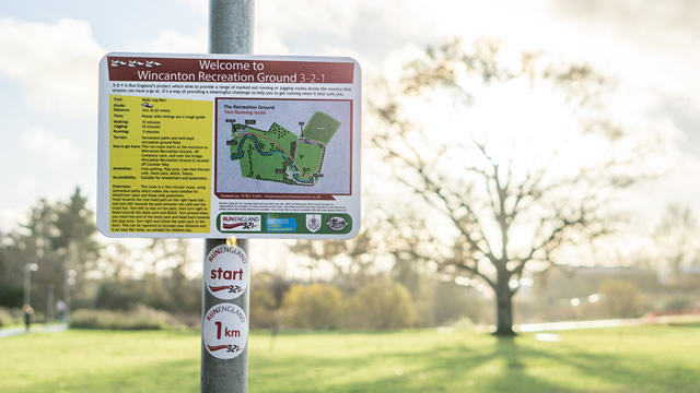 Wincanton's Cale Park 1km running route start point sign