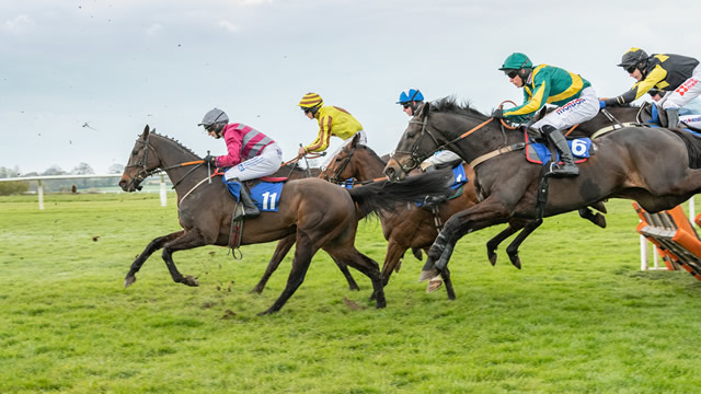 Racing returns to Wincanton Racecourse this October