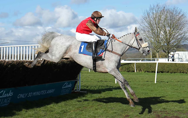 Jump racing at Wincanton Racecourse