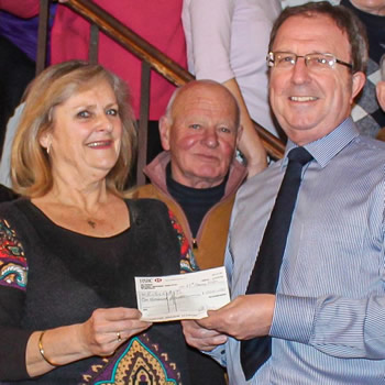 The Pilgrim Singers raise £1000 for the CAT Bus