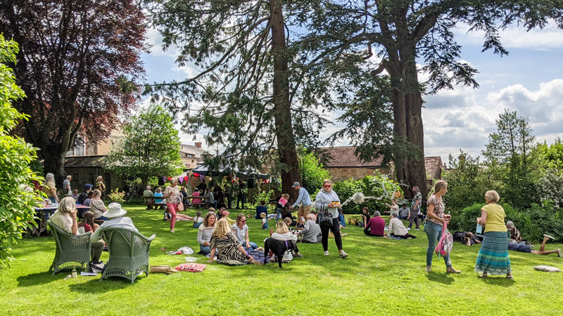 Picnics on the lawn at Wincanton Town Festival Market 2021