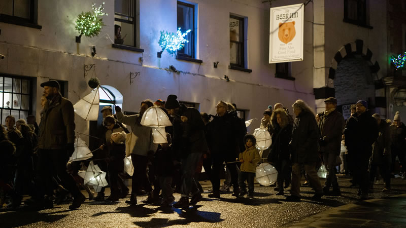 Wincanton's 2021 lantern parade passing The Bear Inn