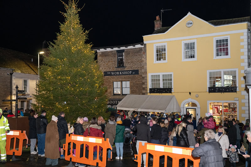 Photo by Jim Johnson: Wincanton's 2021 Christmas lantern parade